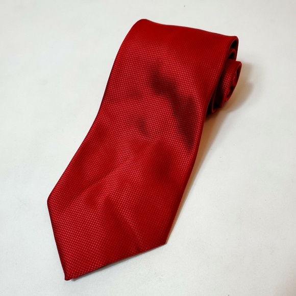 Louis Vuitton Other - Louis Vuitton Red Geometric Men's Tie